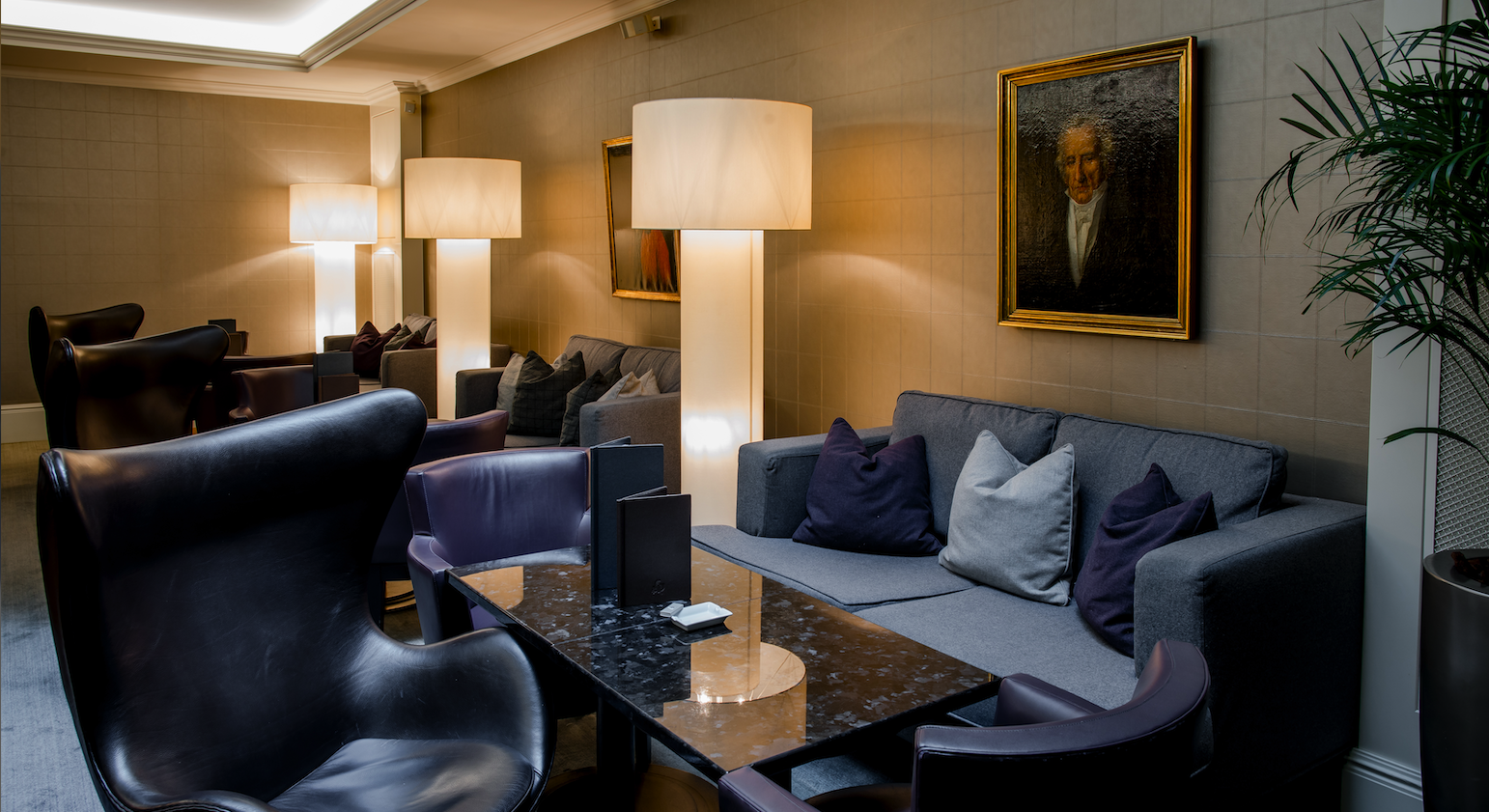 Hotel Schweizerhof Bern Cigar Lounge - Photo 1