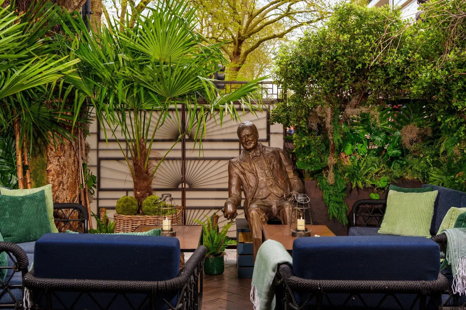 The Churchill Bar & Terrace - Photo 1